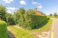 Exterior Snug Holiday Home in Nieuwvliet near Beach & Nature Reserve