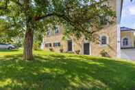 Exterior Lavish Castle in Riedenburg with Garden near Lake