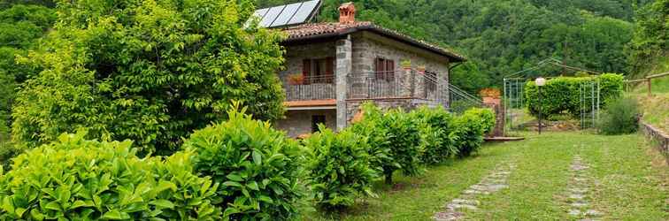 Bangunan Sun-kissed Farmhouse in Fosciandora With Swimming Pool