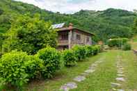 Bangunan Sun-kissed Farmhouse in Fosciandora With Swimming Pool