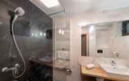 Toilet Kamar 5 Fibula Residence Hotel & Wellness**** - Adults Only