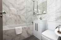 In-room Bathroom Dream Apartments Sweeting Street