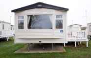 Exterior 4 Luxury 2 Bedroom Caravan at Mersea Island Holiday