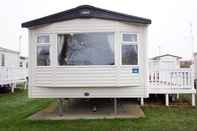 Bangunan Luxury 2 Bedroom Caravan at Mersea Island Holiday