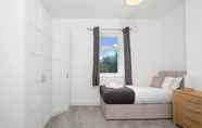 Kamar Tidur 5 Heathrow Living Stanwell Serviced House