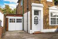 Exterior Heathrow Living Stanwell Serviced House