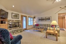 Lobby Coyote Lane 11