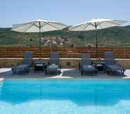 Swimming Pool 6 Villa Arietta