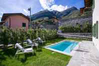 Swimming Pool Villetta Arisia