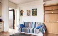 Ruang untuk Umum 6 Typical Apartment on River Naviglio / Darsena