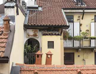 Exterior 2 Typical Apartment on River Naviglio / Darsena