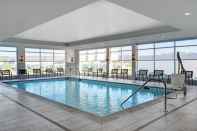 Swimming Pool Courtyard by Marriott Hamilton