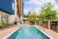Swimming Pool SpringHill Suites by Marriott Charleston Airport & Convention Center