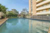 Swimming Pool Bright And Sunny Studio Apartment