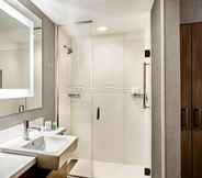 In-room Bathroom 6 SpringHill Suites by Marriott Topeka Southwest