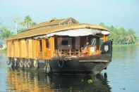 Exterior Coco HouseBoat