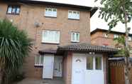 Bangunan 2 A A Guest Rooms Thamesmead Immaculate 4 Bed Rooms