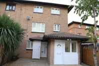 Exterior A A Guest Rooms Thamesmead Immaculate 4 Bed Rooms