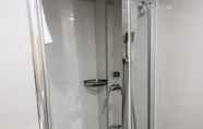 Toilet Kamar 5 Inn House Loft Spa