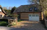 Exterior 2 Perfect Cottage Hideaway in the Divine Pewsey Vale