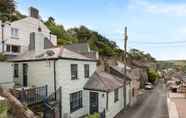 Exterior 2 Cosy Cornish Cottage By The Sea and Local Pub