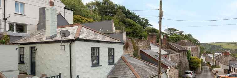 Exterior Cosy Cornish Cottage By The Sea and Local Pub