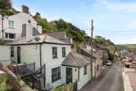 Exterior Cosy Cornish Cottage By The Sea and Local Pub