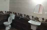 In-room Bathroom 6 Trippr Gokarna - Backpacker Hostel