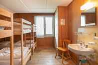 Bedroom Lake Lodge Hostel