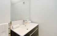 In-room Bathroom 5 Salisbury Style-ChristchurchHolidayHomes