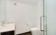 In-room Bathroom 4 Salisbury Style-ChristchurchHolidayHomes