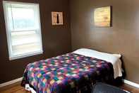 Bedroom Spacious, Cozy 2 bed Home Near the Stadiums!