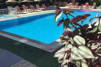 Swimming Pool Nur Apartments