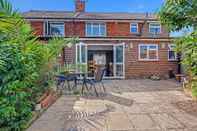 Common Space Heathrow Living St Annes Svcs Hse 5 BDRM