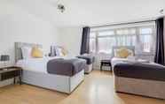 Phòng ngủ 6 Heathrow Living St Annes Svcs Hse 5 BDRM