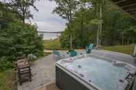 Entertainment Facility Modern Farmhouse Style Chalet with amazing Kentucky Lake views - Dock, Hottub and Firepit!