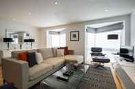 Ruang Umum Trendy Queens Park Home Close to Hampstead by Underthedoormat