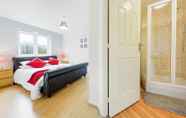 Kamar Tidur 2 Bristol Luxury Apartment with Parking