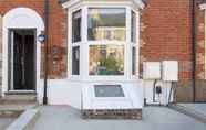 Bangunan 5 Immaculate 5-bed House in the City Centre Ashford