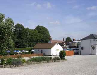 Exterior 2 Thornton Hunt Inn