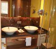 Toilet Kamar 2 Hotel-Restaurant Rebstock