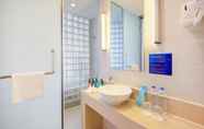 In-room Bathroom 6 Holiday Inn Express Changzhou Center, an IHG Hotel