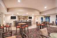 Quầy bar, cafe và phòng lounge La Quinta Inn & Suites by Wyndham Verona