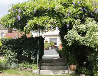 Exterior 2 LOGIS Hotel de la Paix