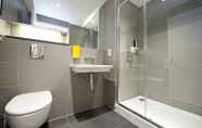 In-room Bathroom 7 Staycity Aparthotels London Heathrow