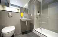 Toilet Kamar 7 Staycity Aparthotels London Heathrow