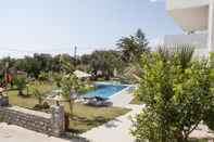 Swimming Pool Manolis Apartments