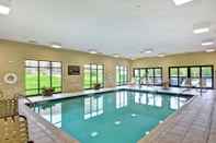 Swimming Pool Hampton Inn and Suites New Hartford/Utica