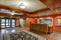 Lobby Hampton Inn and Suites New Hartford/Utica