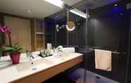 In-room Bathroom 7 Radisson Blu Resort & Spa Ajaccio Bay